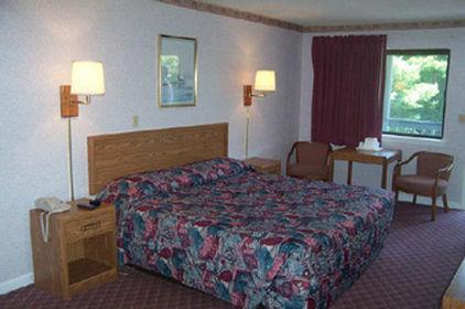 Rodeway Inn Groton Room photo